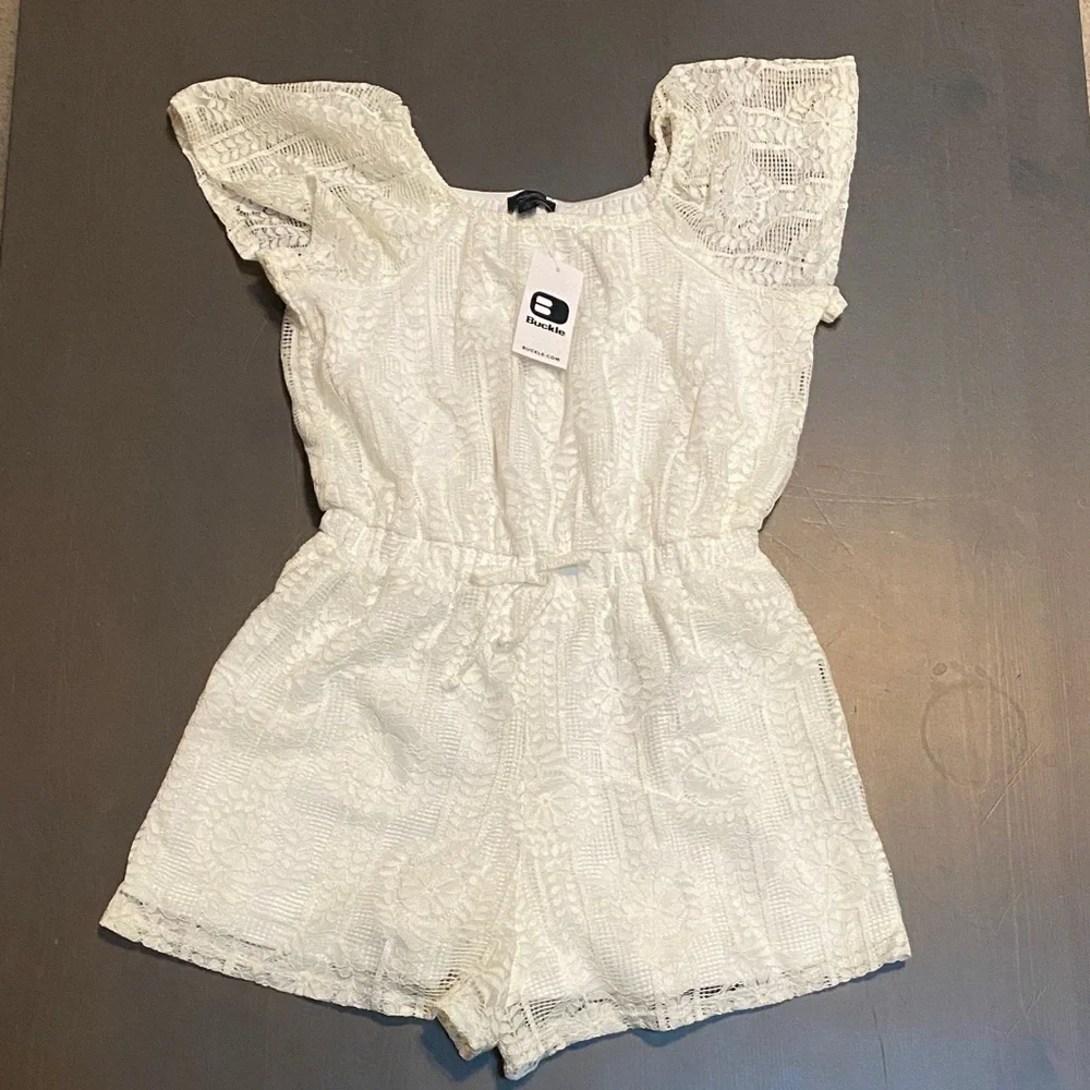 Daytrip Buckle White Crochet Lace Short Sleeve Romper Youth Size Small NWT